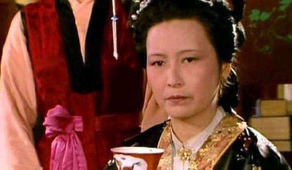 荣国府&同是贾家孙媳妇,为啥李纨月钱是凤姐的4倍寡妇身份只是伪装