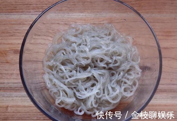 蒜苗|一道老少皆宜的营养菜,色香味俱全,5分钟就上桌,多吃不长胖