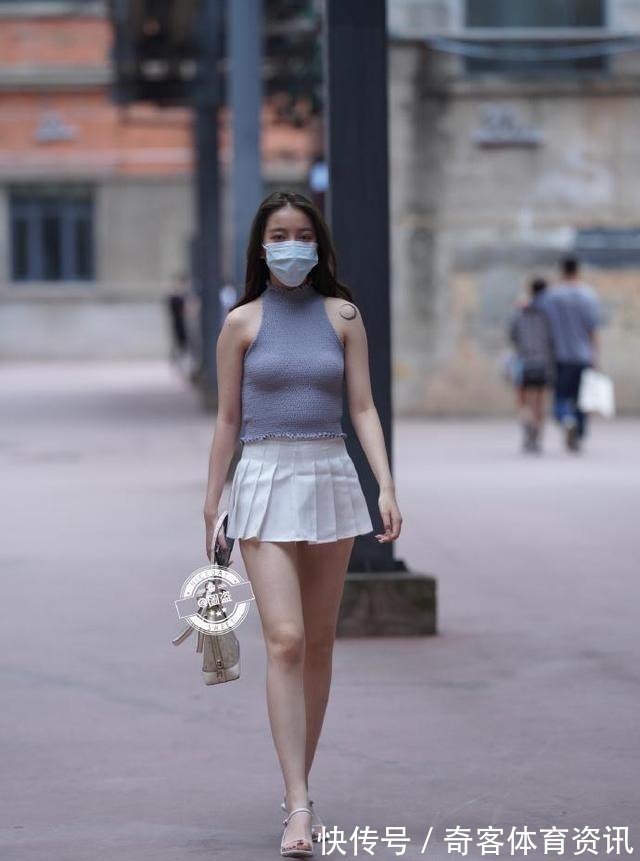 装扮 帅气抢眼的打底裤装扮特别引人注目,提升你的着装品味,清凉舒爽!