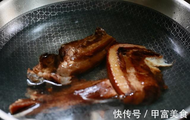 腊肉|为啥腊肉一炒就变硬？原来直接下锅是大忌！多加1步，腊肉香又嫩