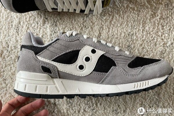 鞋带|Sneaker 篇一百二十二：Saucony Jazz Court RFG环保鞋与其他两双鞋开箱