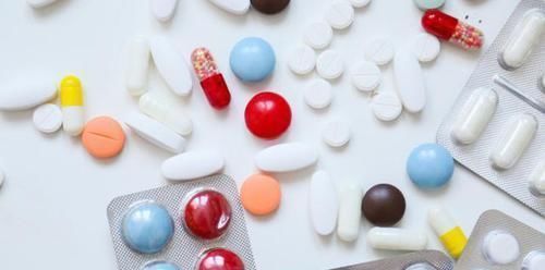 没少|7岁男孩将502误滴眼中,父亲这一举动救了孩子,医生书没少看