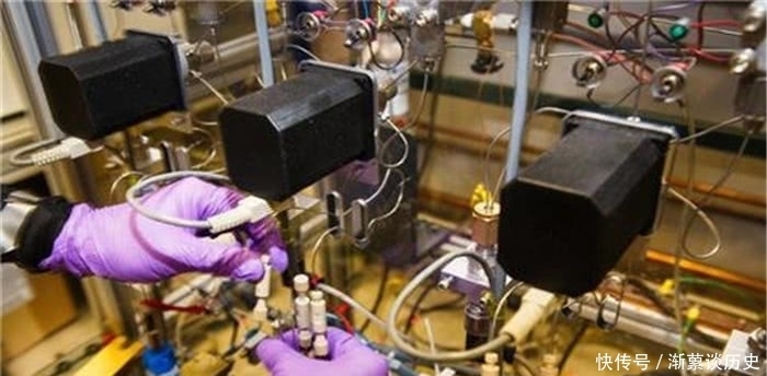 电量|手机电池终于做出突破,从海水中提取全新材料,5分钟充80%电量!