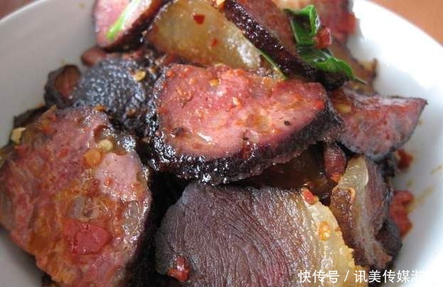 冬天腌腊肉,要放多少盐才合适?记住这个比例,腊肉香味更浓郁