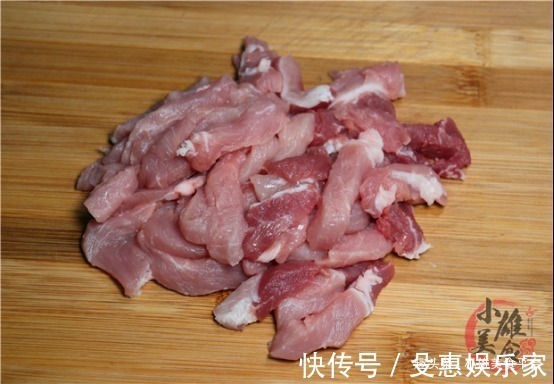 炸酥肉，用面粉还是淀粉，都不对！大厨教你正确做法，酥脆不回软