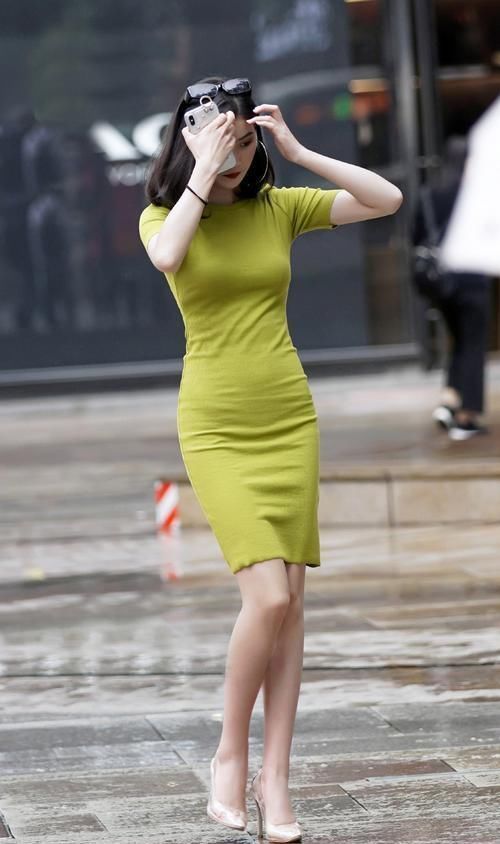 装扮|想要打造优雅清爽的造型,没有短裙怎么行