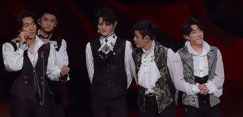 披荆斩棘的哥哥|哥哥的下午茶：张云龙化身段子手，开篇忘词，直言节目组经费有限