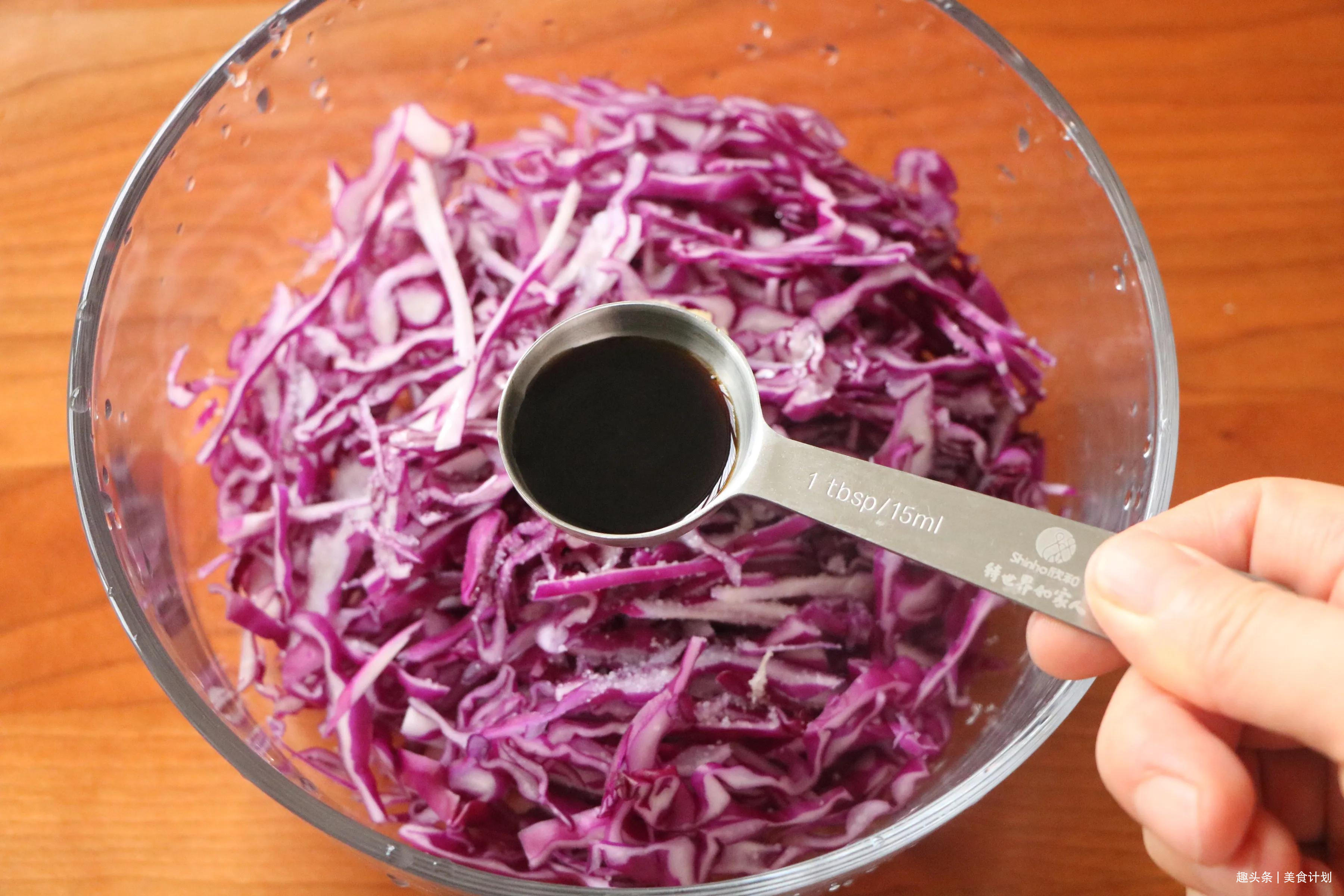 天热了,我家最爱的凉拌紫甘蓝,清凉爽口,富含花青素,超级好吃