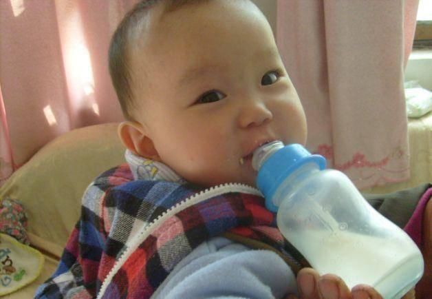 孩子|儿科医生孩子6岁之前，4种食物不能喂，太伤脾胃，家长要谨记