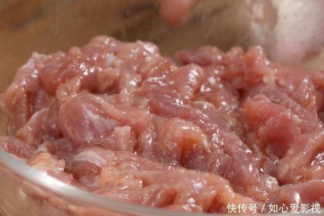 淀粉|炒肉时,别只知道加淀粉!学会这2招,肉又香又嫩不粘锅