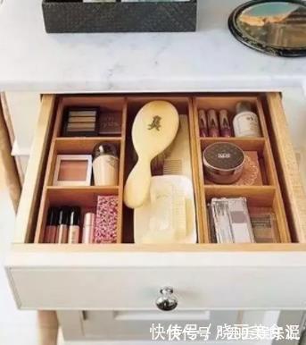 夹缝|卫生间的瓶瓶罐罐太多？这样收纳能全部摆下，小户型的赶紧照着学