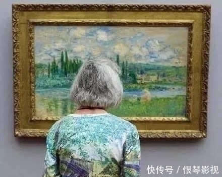 名画&他花2年时间,拍下1000个“撞衫”的人:撞衫不可怕,可怕的是……
