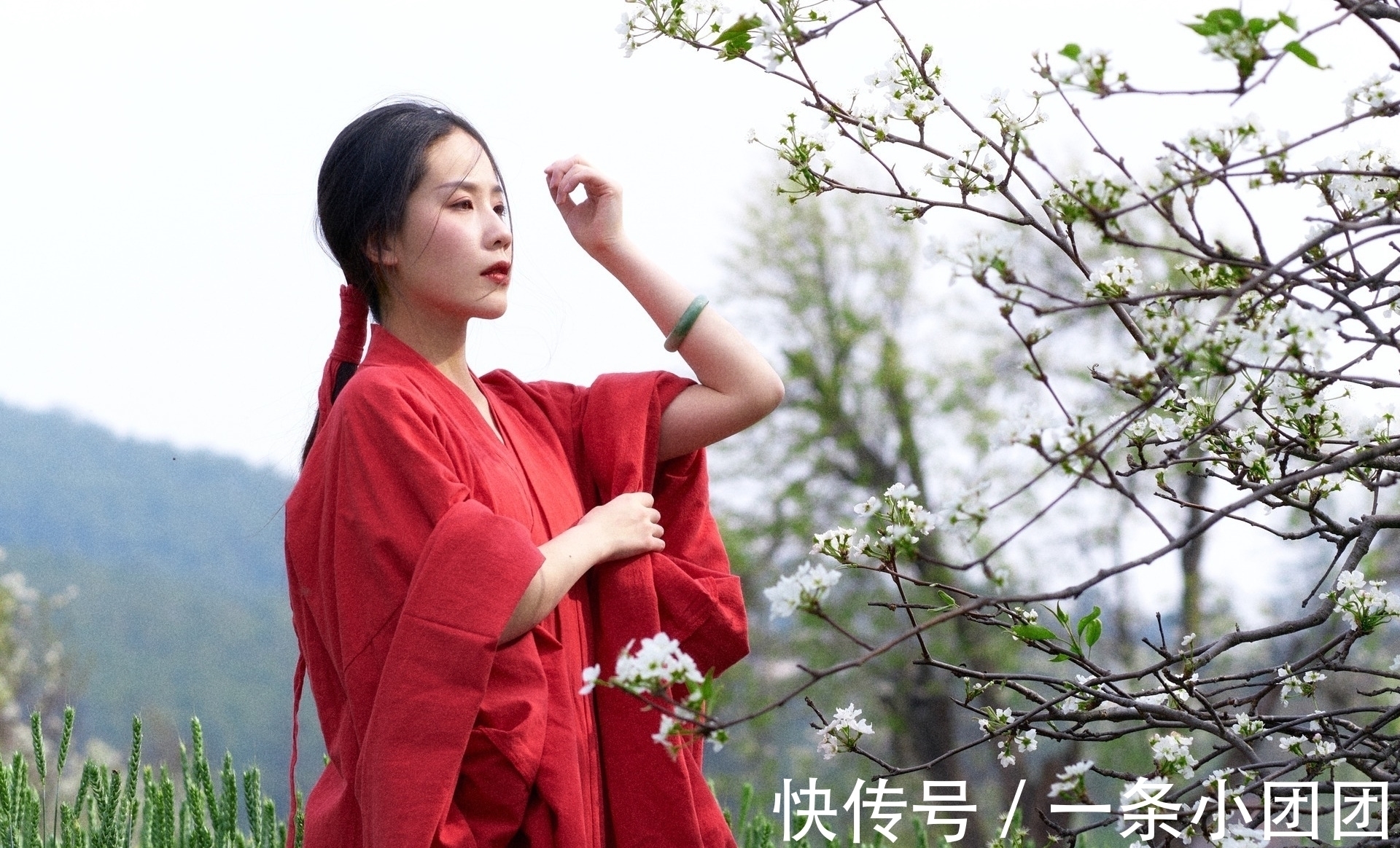 格律$五言格律:雁去寒江远,云沉细浪愁。疏林添暮色,谁伫望浮鸥