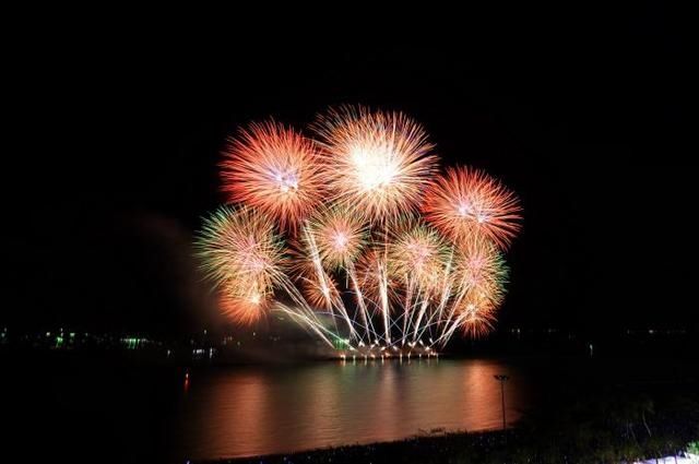 绚丽|视界 绚丽烟花点亮芭堤雅夜空