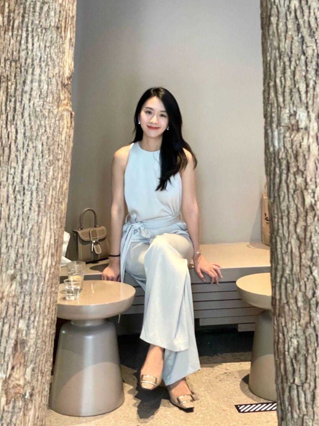 流行色|奔三奔四中年女性的穿搭技巧,减龄又时髦,分享几款穿搭方法