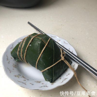 粽子叶|因为这道咸蛋黄肉粽，从此爱上了做饭