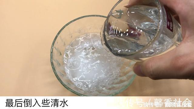 小苏打加白醋里太厉害了，好多人的难题全都解决了，看完抓紧试试
