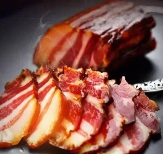  蒸腊肉，直接切片蒸就错了，这2步不能少，腊肉又香又嫩，还不咸
