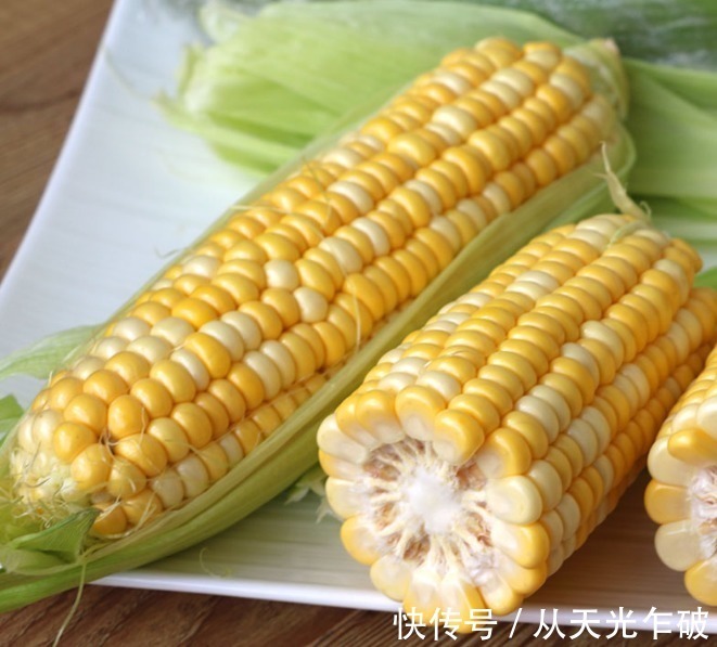 玉米冷冻前要多做2步,放1年也新鲜,煮熟后软糯香甜,营养不流失