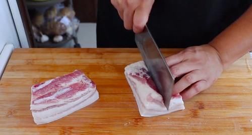  做法|红烧肉好吃有诀窍，教你做肉的正确做法与用料，红烧肉不好吃才怪