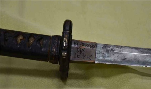 教科书|抗日期间,日军为何喜欢给小孩糖吃?你看日本教科书都写了啥