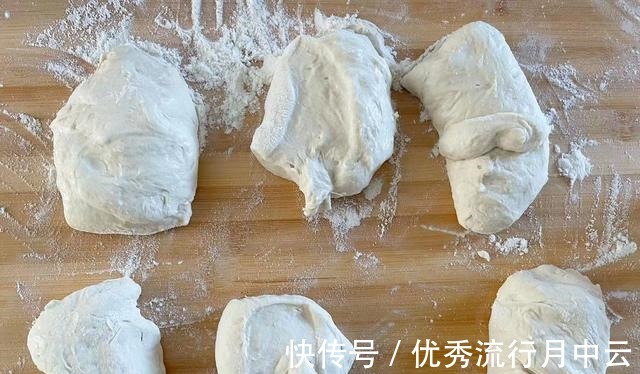 自从学会这个烤饼的做法，早餐更美味了，外皮酥脆，内里多层柔软！