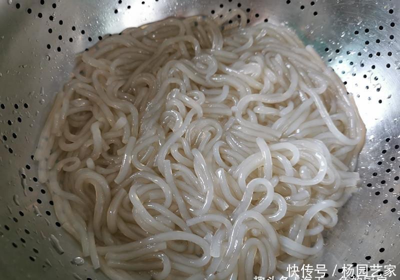 丝瓜木耳|三伏天碰到此菜必买,一次买几斤,顿顿这样炒都会光盘,吃不腻!