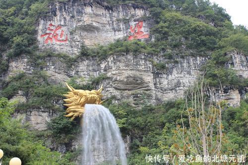 贵州一奇葩景点：建在崖上的巨型龙头，耗12吨黄铜却被嘲像水龙头