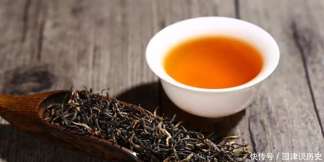 茶渣|英国人爱茶如命,贵族最爱吃茶渣,因太爱喝茶间接引发鸦片战争