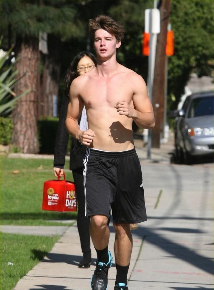 两个儿子|守灵小伙看到女尸太漂亮,一时没忍住竟欺负了她,女尸活了