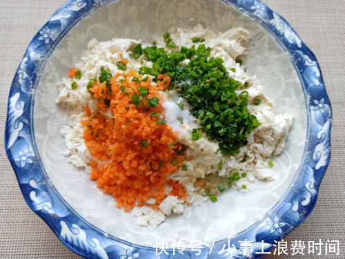 发面|面粉新吃法，无需发面，开水一烫就搞定，个个鼓大泡，比油条还香