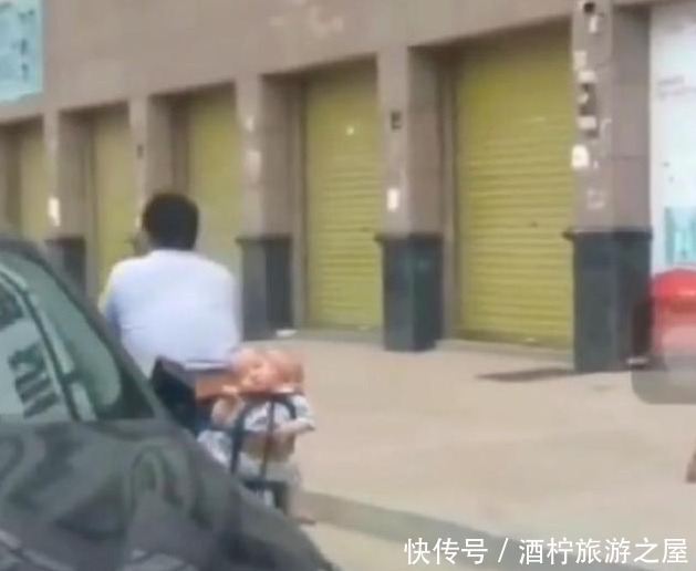 活着|爸爸骑自行车带双胞胎,宝宝们在后座打瞌睡,妈妈笑称活着就好