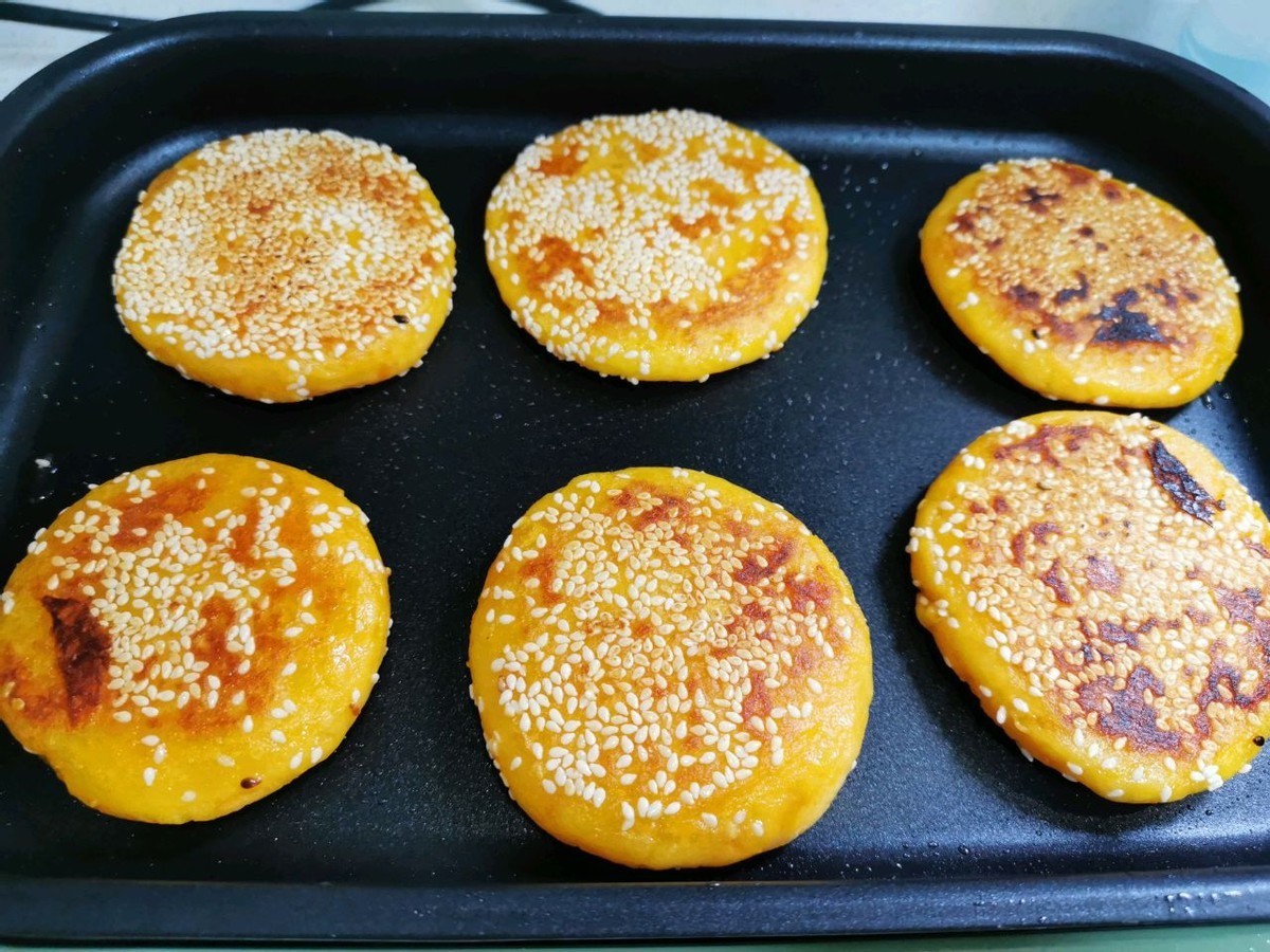 2根红薯，一碗糯米粉，做出好吃的红薯糯米饼，孩子很喜欢吃