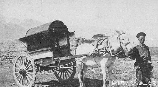 真实|清朝真实老照片:皇后和妃子在御花园散步,比古装剧更精彩!