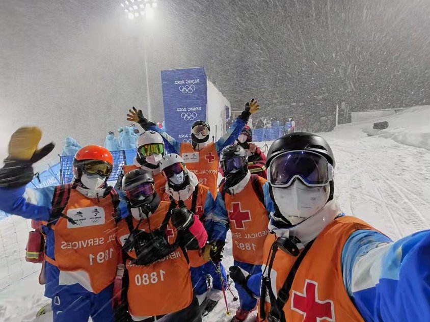 滑雪|冬奥时间丨驰骋冰雪赛场，书写别样人生 ——揭秘中国第一代滑雪医生