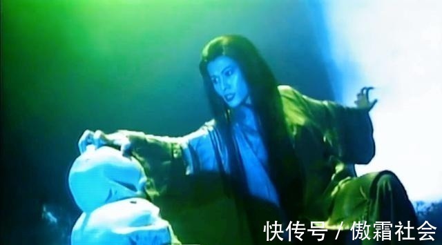 九阴真经&同样练九阴白骨爪,为何黄衫女能秒杀周芷若?周伯通说出了原因