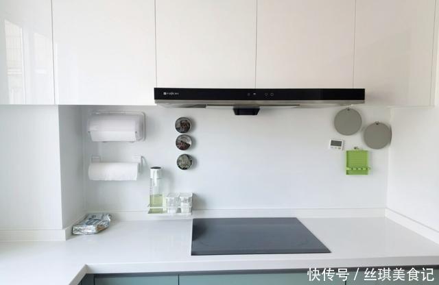 墙面|厨房别再贴瓷砖了,这种新型替代材料,看着高级还耐脏