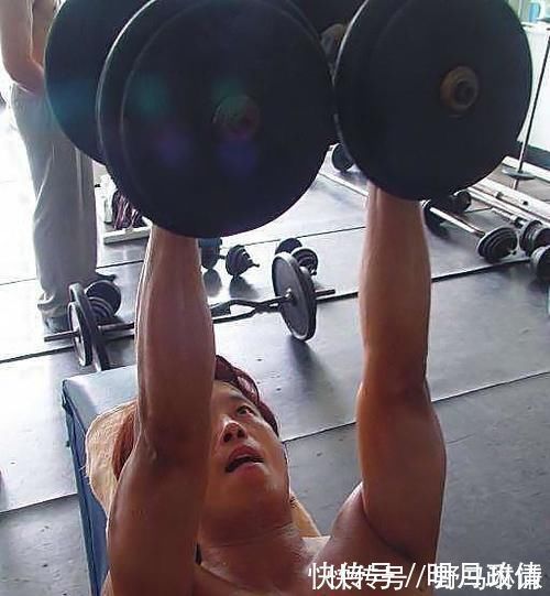 健身动作|从平板男变成肌肉男,只需要坚持5个健身动作,让你轻松拥有肌肉