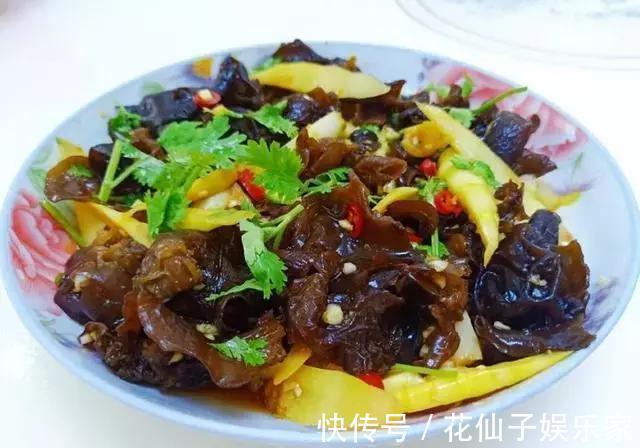 辣椒油|美食推荐豉椒蒸土豆排骨，麻婆虾仁，茄汁大虾，烧椒扣肉等