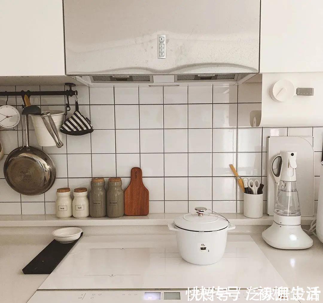 厨房学韩国人,灶台加高10公分,瞬间把台面调料收得一干二净!
