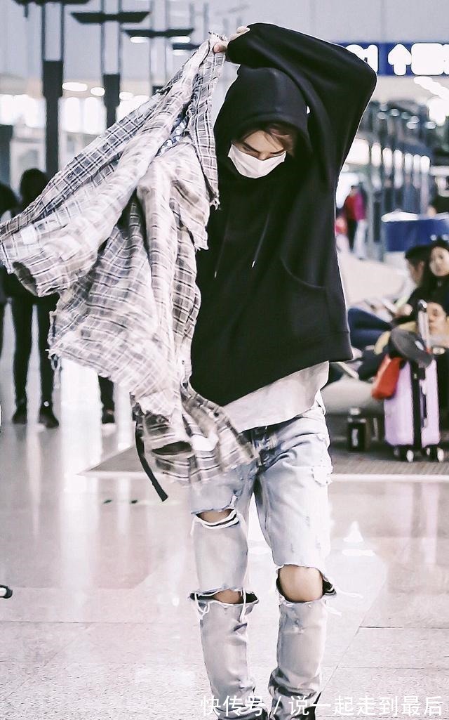 格纹衬衫|王一博的万有吸引力，越青春越破烂，“丐帮”造型成潮流范本！