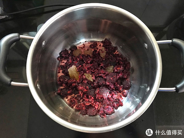 做法|杨梅又有新吃法，放锅里一煮，Q弹爽滑，清凉又解暑，做法超简单