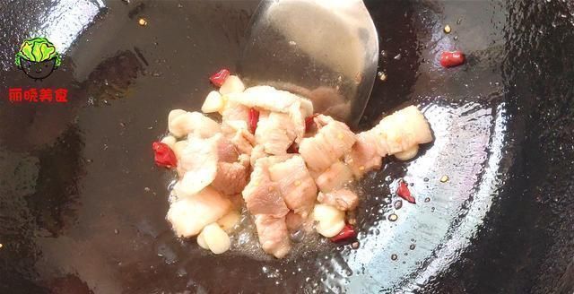 豆角有人焯水，有人直接炒，难怪不好吃，看饭店大厨师是怎么做的