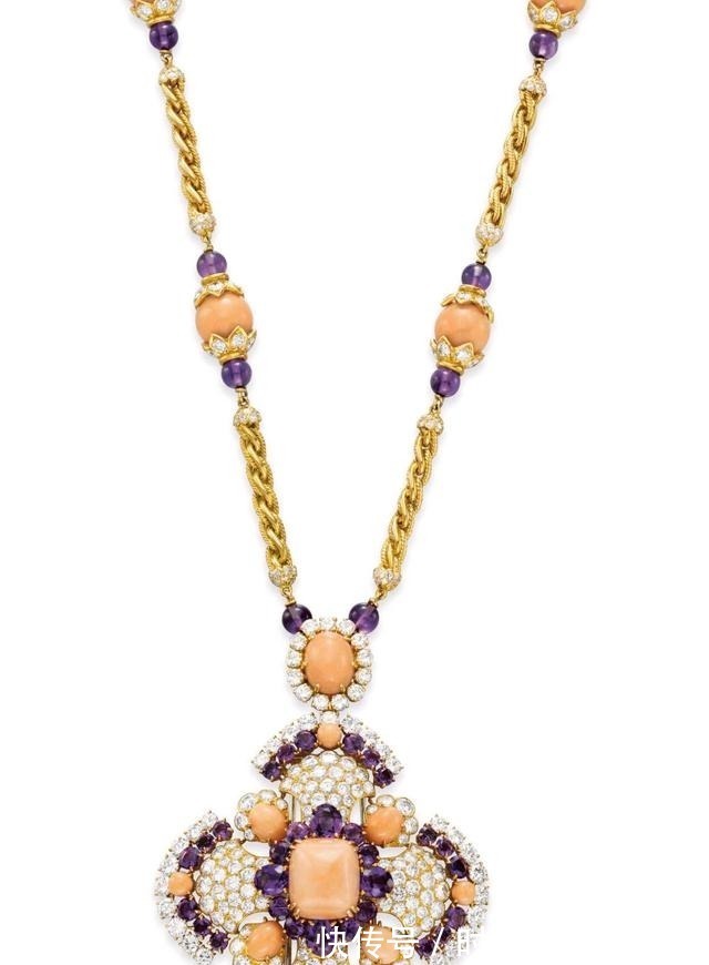 伯顿 自带服装拍戏不算什么,泰勒拍电影自备珠宝,给剧组省了好多经费!