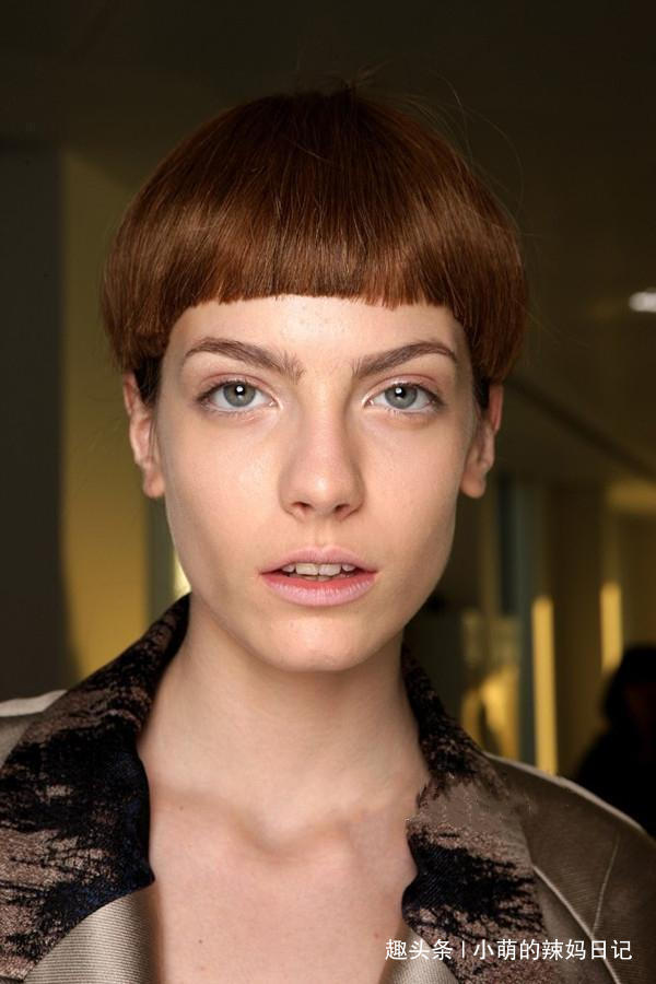 学生时代 女人过了35岁,如果你有白头发,尽量避开这3种“发型”,太显老