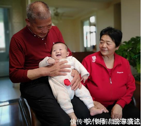 二胎政策|半年过去了,67岁高龄妈妈顺利产女的一家人,现在生活的怎么样?