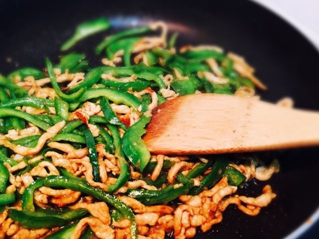 炒肉丝,直接下锅炒是大错!教你1招,嫩滑多汁又入味,还不粘锅