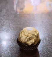 |搞笑GIF:小哥厉害了啊,你这是在给别人理发呢,还是在做饭呢