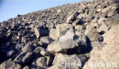 绿宝石|我国最大的绿宝石矿,原石遍地都是,随便你搬你都搬不完