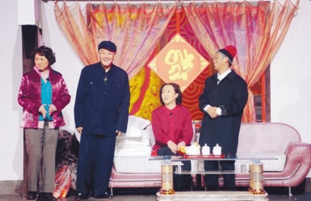 第一次上春晚紧张到忘词,情急之下随口一句话,却成为经典台词